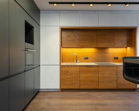 4 nietuzinkowe i zaskakująco tanie materiały na blat kuchenny