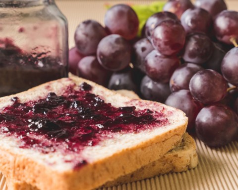 Najlepsze przepisy na winogronowy dżem – przygotuj go sam!