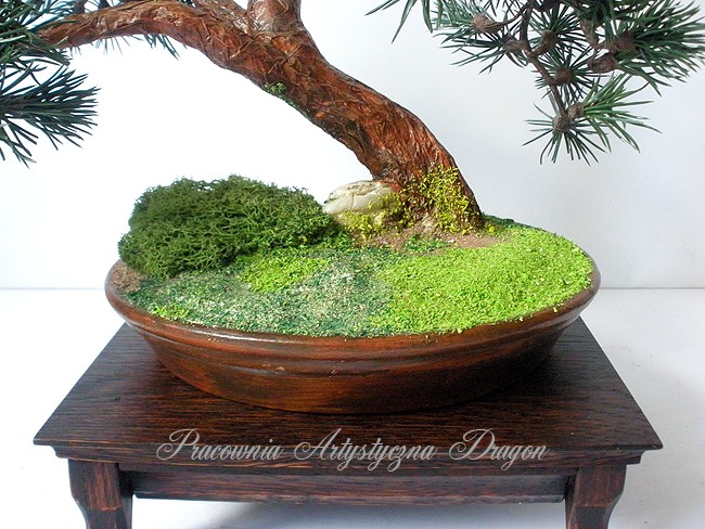 Rośliny, Sztuczne drzewko bonsai sosna w stylu han-kengai (półkaskada) - Sztuczne drzewko bonsai sosna w stylu han-kengai. l
http://dragon.netgaleria.pl/sztuczne-bonsai,39.html