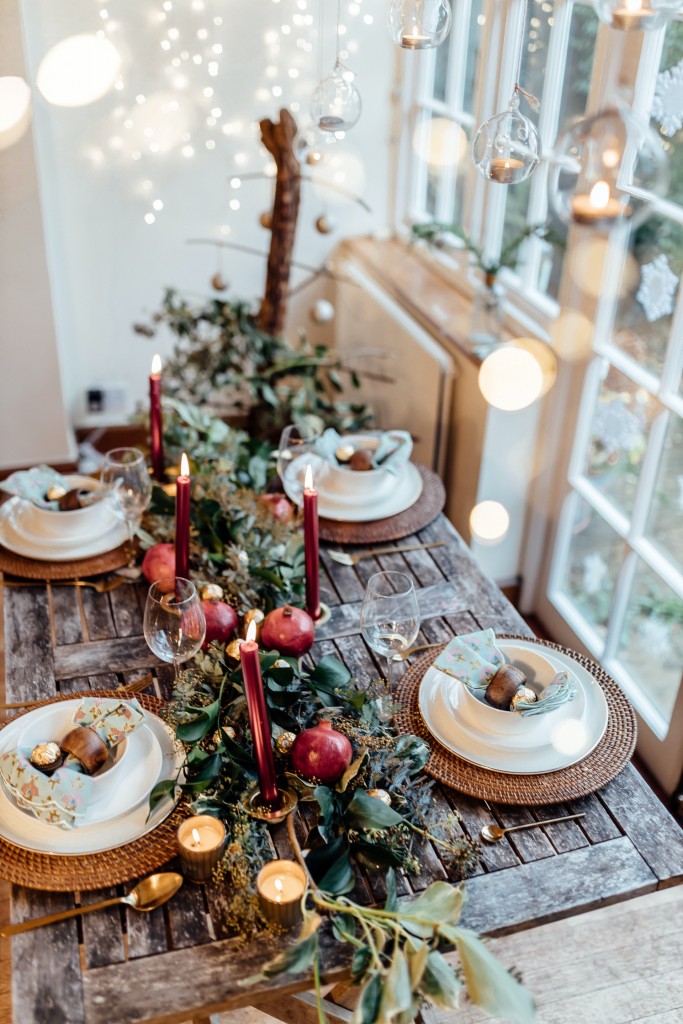 Dekoracje, Wigilijny stół - Dekoracje wigilijnego stołu w stylu boho. Fot. Pexels