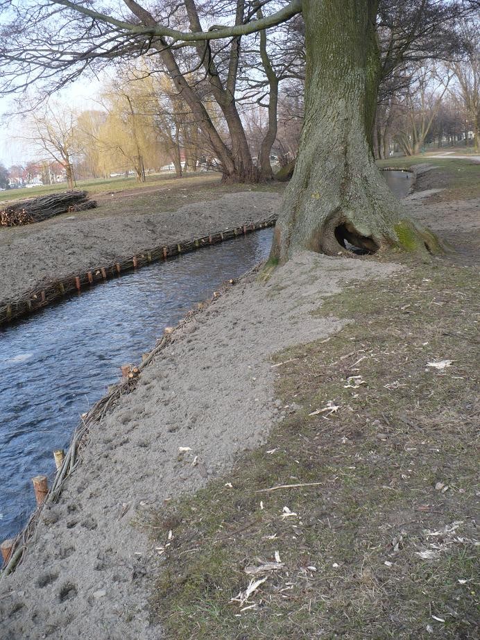 Pozostałe, Wiosennie ...........prawie świątecznie........... - .............i rzeczka..............