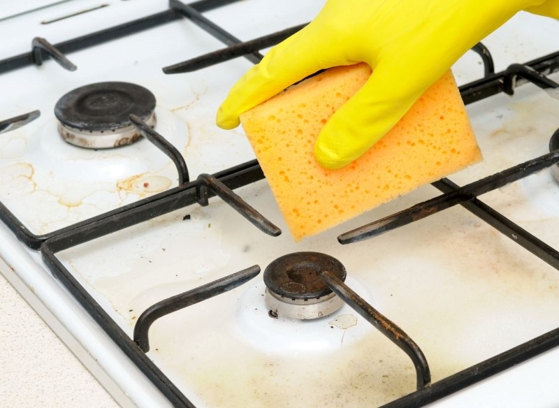 czyszczenie rusztu kuchenki gazowej