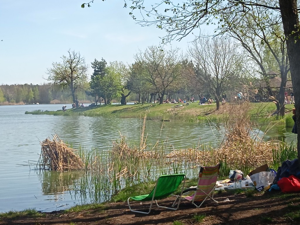 Podróże, NAD BRZEGIEM JEZIORA