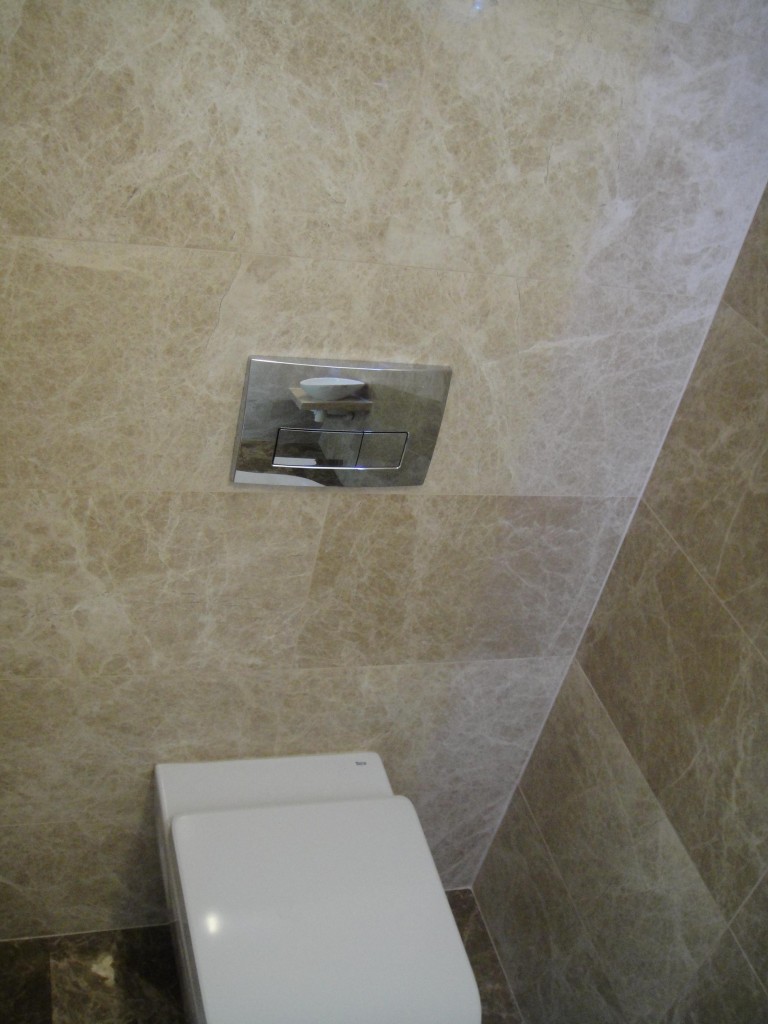 Łazienka, Toaleta z marmuru - toaleta podwieszana geberit marmur
