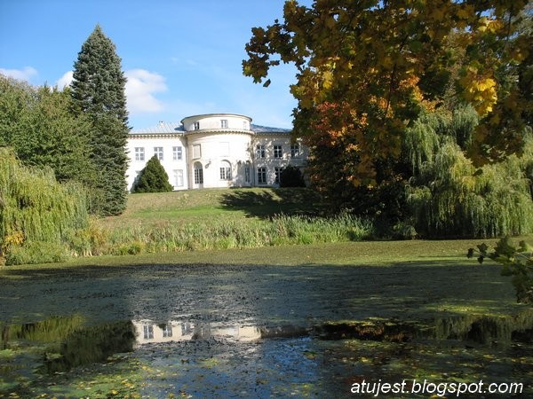 Pozostałe, Odkurzone foto - Park Czartoryskich w Puławach z zabytkami, ale teraz letnią porą. Widok ze skarpy na starą łachę wiślaną i pływające łabędzie.