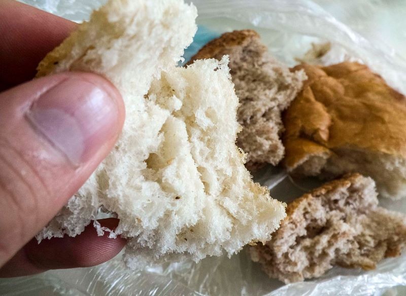 Chleb zawiera składniki, które są cenne dla młodych roślin.