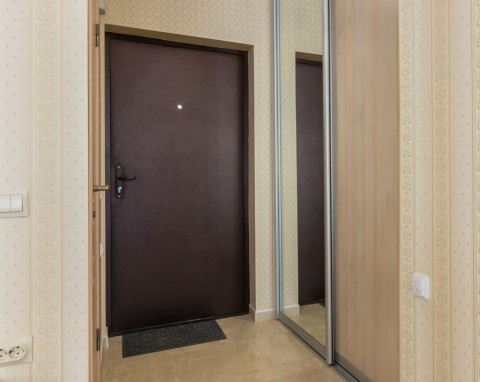 Mysz nie schowa się na zimę w twoim domu. Wystarczy zostawić przed drzwiami wejściowymi i balkonowymi