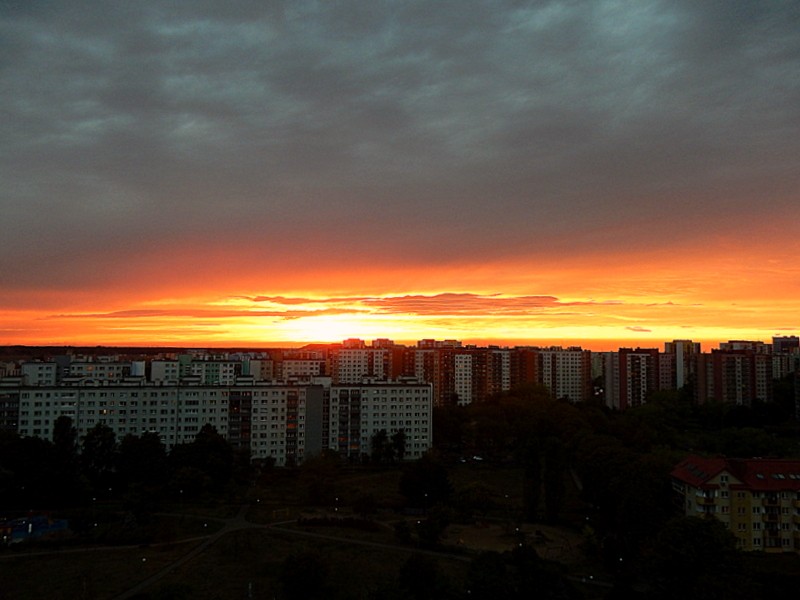 Balkon, To puka jesień... - ...ale przed snem - jeszcze jeden "look" za okno...