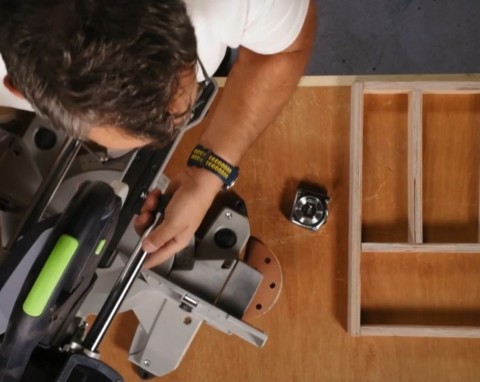 Darek Stolarz pokazał, jak samemu zrobić organizer na sztućce. Dokładna instrukcja krok po kroku