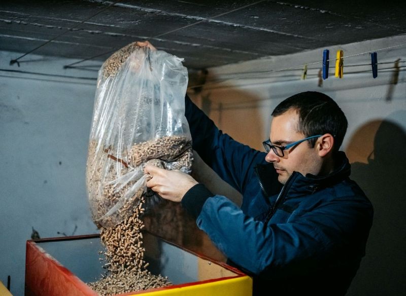 Czym się różni pellet od ekogroszku?