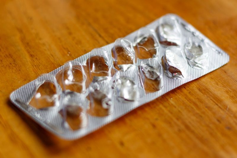 Blistry po tabletkach powinny być wyrzucane do czarnego kosza na odpady zmieszane.