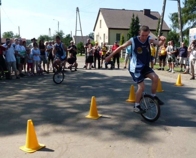 Pozostałe, Dla miłośników rowerów - slalom tyłem