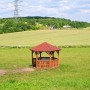 Leśne klimaty, U PODNÓŻA KOPCA