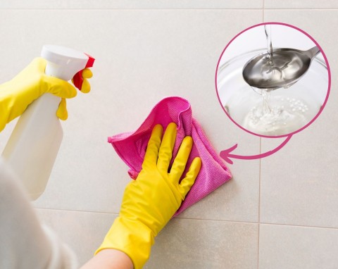 Czym czyścić płytki łazienkowe, by błyszczały? Przygotuj miksturę, która nie tylko wyczyści na błysk, ale też odkazi