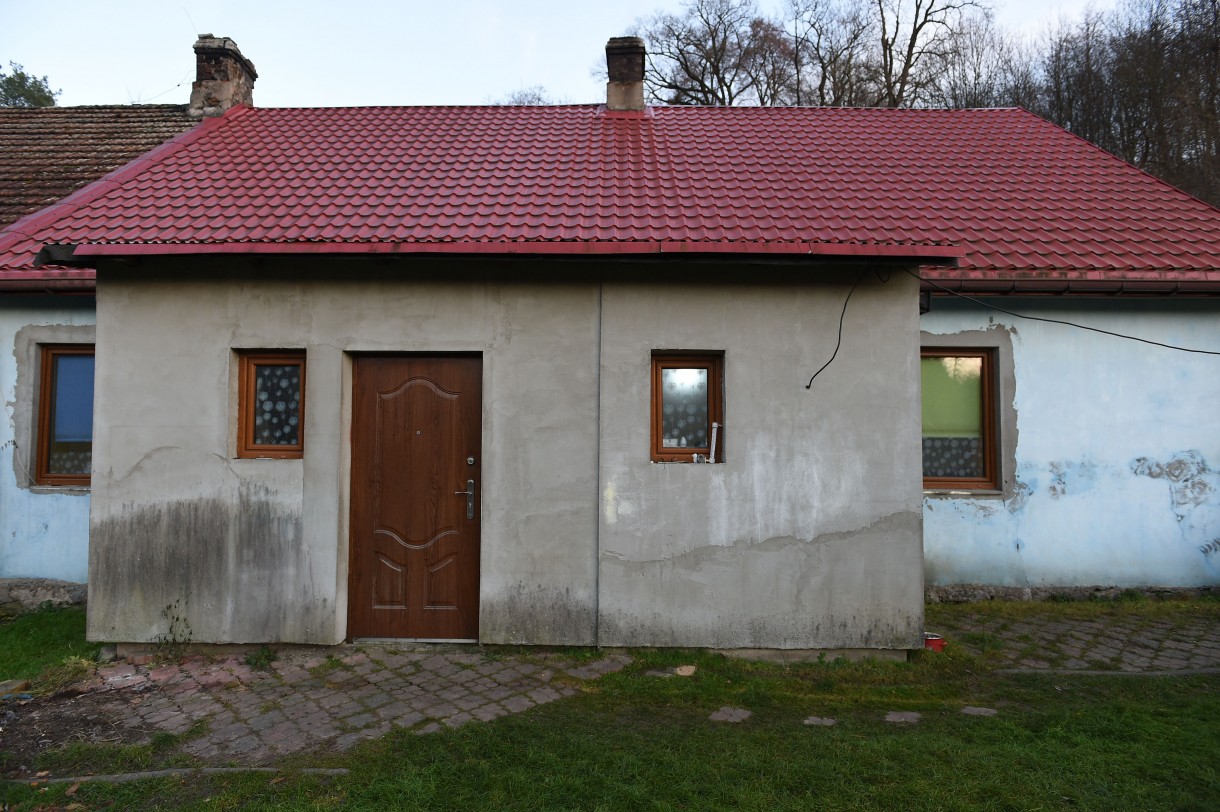 Nasz Nowy Dom, Nasz nowy dom - odcinek 217. Dom w Dołach Biskupich - W pierwszym odcinku 16. serii ekipa „Naszego nowego Domu” z Kasią Dowbor na czele odwiedziła Doły Biskupie, małą wieś położoną w województwie świętokrzyskim. Tam, w budynku będącym częścią dawnych zakładów przemysłowych mieszka pięcioosobowa rodzina: Anna, Marek i troje ich dzieci: najstarsza, dziewiętnastoletnia Weronika, siedemnastoletni Kacper i jedenastoletnia Nina. Najmłodsza córka ma zespół Downa i choruje na ciężką postać cukrzycy, podobnie jak jej brat.

Oglądaj na Ipla.tv: <a href="https://www.ipla.tv/wideo/rozrywka/Nasz-nowy-dom/5002418">217 odcinek Naszego Nowego Domu</a>