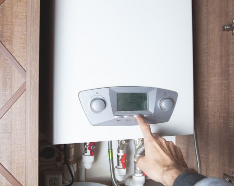 Kiedy wymienić kocioł gazowy? Charakterystyczne znaki, po których poznasz, że piec się psuje