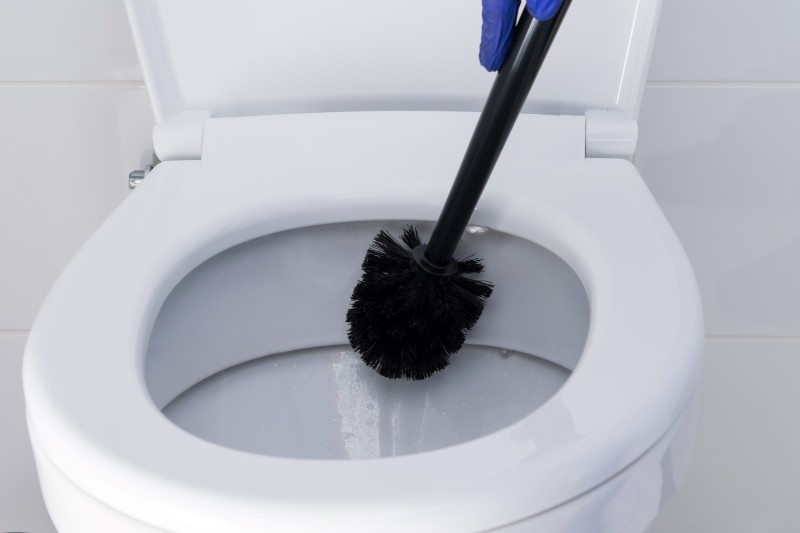 żółte zacieki na toalecie