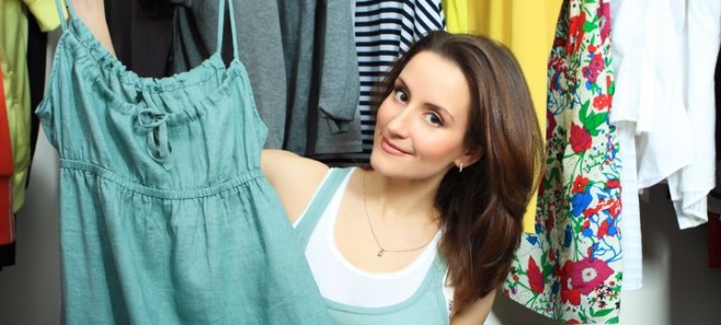 Porządki w szafie, czyli jak prawidłowo przechowywać ubrania? 