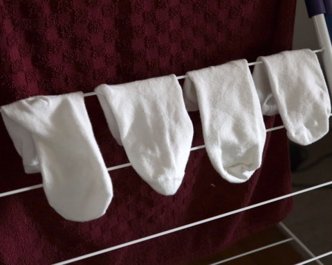 Skarpetki znów będą śnieżnobiałe. Nie potrzeba do tego wybielacza
