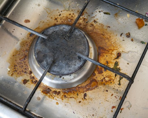 Jak wyczyścić ruszt kuchenki gazowej?