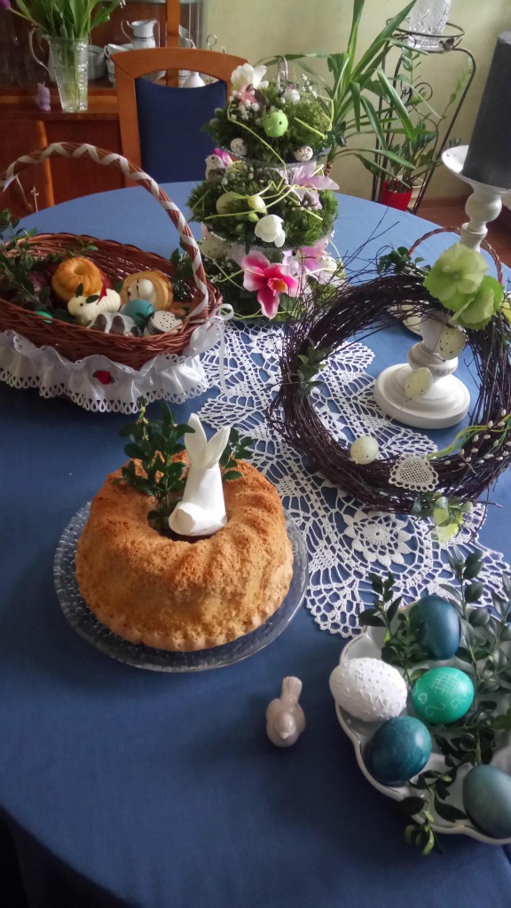 Pozostałe, Wesołych Świąt Wielkanocnych - Stół jeszcze nie nakryty 