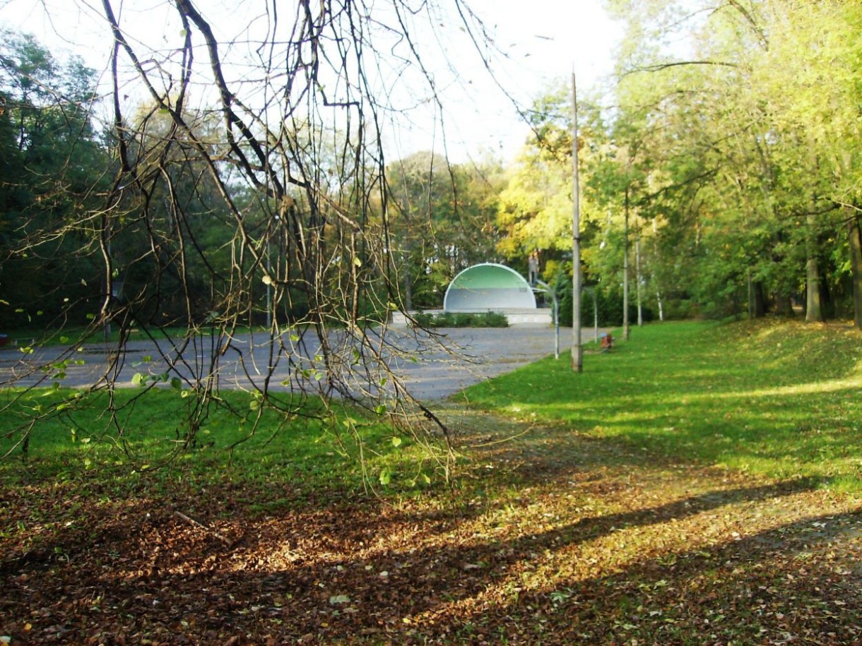 Pozostałe, ALEJAMI  PRZEZ  PARK  MIEJSKI