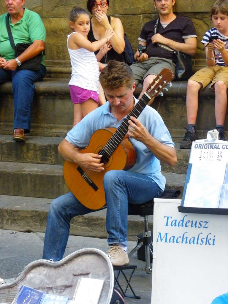 Pozostałe, Miejsca w których byłam - Toscania cz.5 - Polski akcent przepięknie grający na gitarze Tadeusz Machalski i jego publiczność.