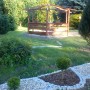 Pozostałe, Mój ogród Jak powstała altana - Altana jeszcze nie gotowa ale pelargonie na parapetach już są:)