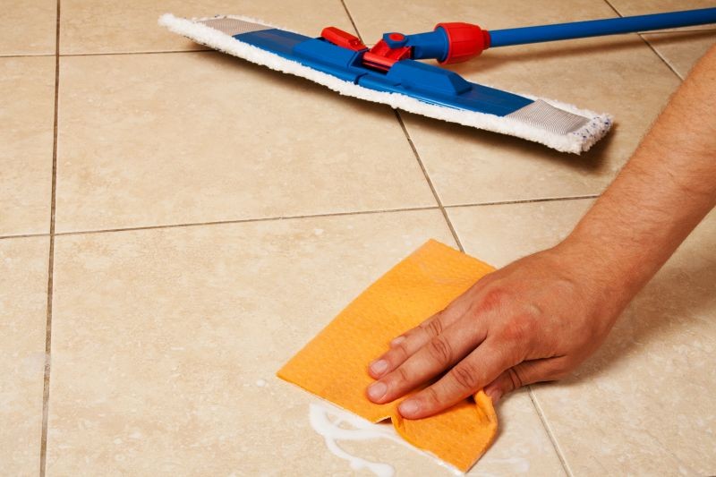 Fugi warto czyścić domowym środkiem co najmniej raz w tygodniu.