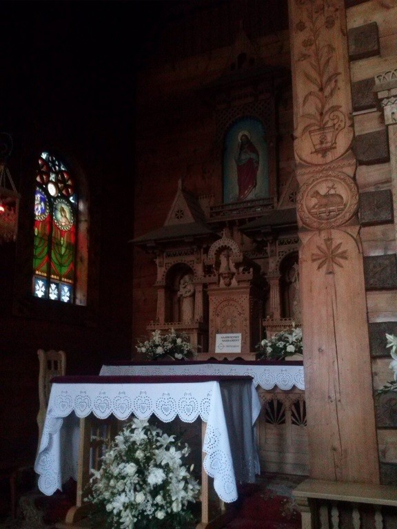 Pozostałe, Zakopane w foto - pigułce. Część trzecia: Jaszczurówka. - Ornamenty rzeźbione w symbole religijne oraz wzór roślinny. Można podziwiać lilię złotogłów, zanikającą już roślinę, występującą kiedyś obficie na tych terenach.