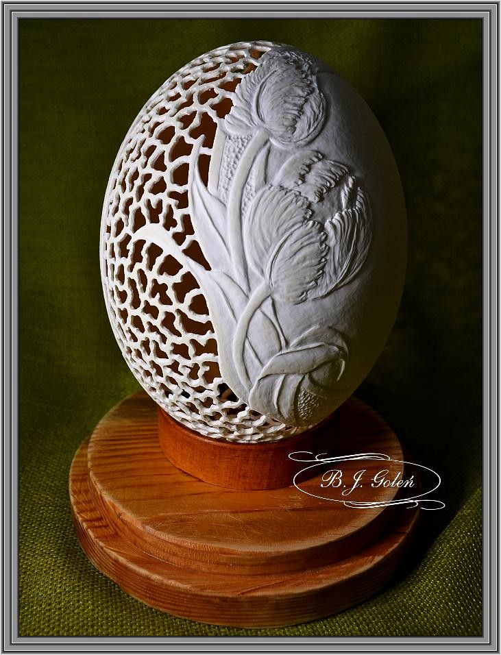 Dekoratorzy, Egg art - Pisanka strusia Tulipany - Bogusława Justyna Goleń - Tulipany pisanka rzeźbiona - Bogusława Justyna Goleń