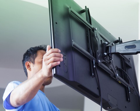 Dlaczego montaż telewizora na ścianie jest ważny?