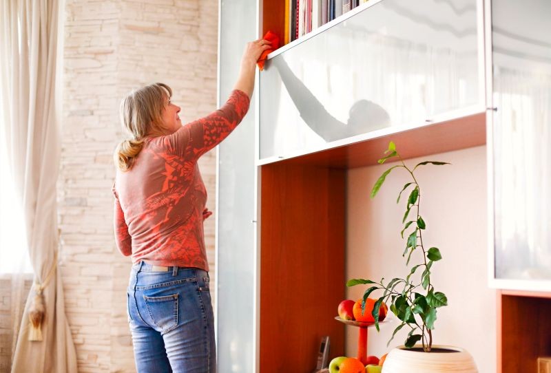 Domowy spray na kurz to połączenie 3 naturalnych składników.