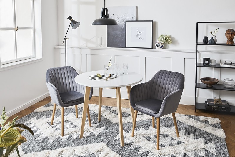 Dekoracje, Pantone 2021: wnętrza Ultimate Grey i Illuminating Yellow