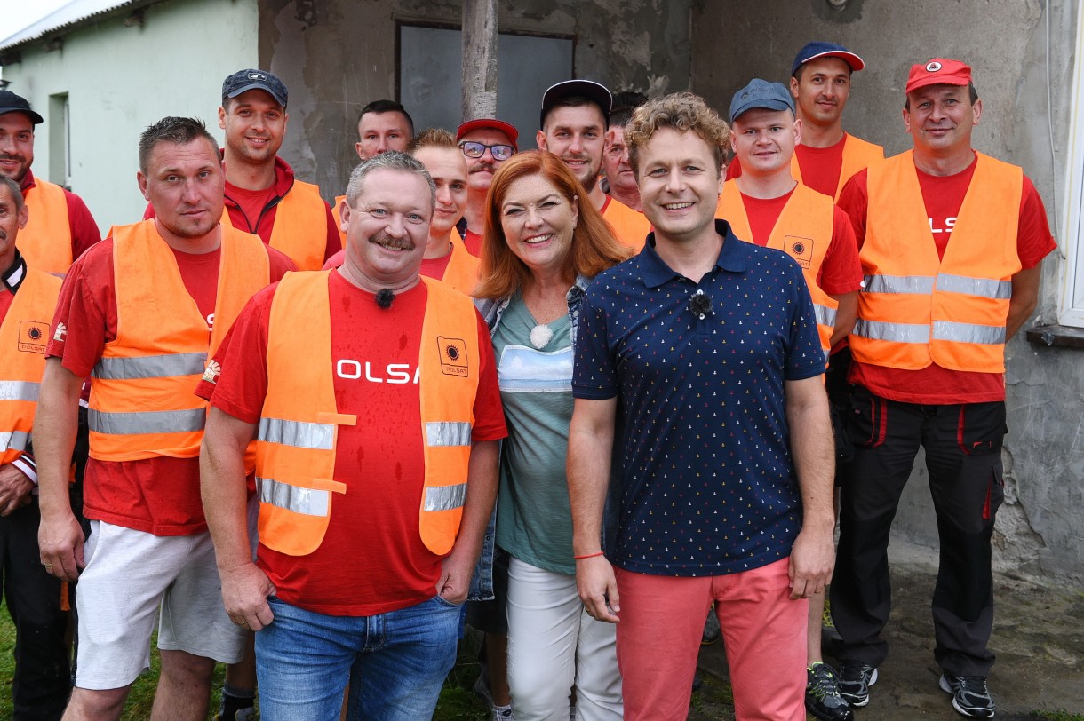 Nasz Nowy Dom, Nasz nowy dom - odcinek 203. Dom w Siedlcu - Ekipę programu „Nasz nowy dom” postawiono przed ogromnym wyzwaniem stworzenia domu bezpiecznego, ciepłego, ale też zorganizowanego w taki sposób, by rodzinę było stać na jego utrzymanie. Za metamorfozą w tym odcinku stoją — architekt Maciek Pertkiewicz i Wiesiek Nowobilski z ekipą.


Oglądaj Nasz nowy dom online na IPLA.TV: https://www.ipla.tv/wideo/rozrywka/Nasz-nowy-dom/500241