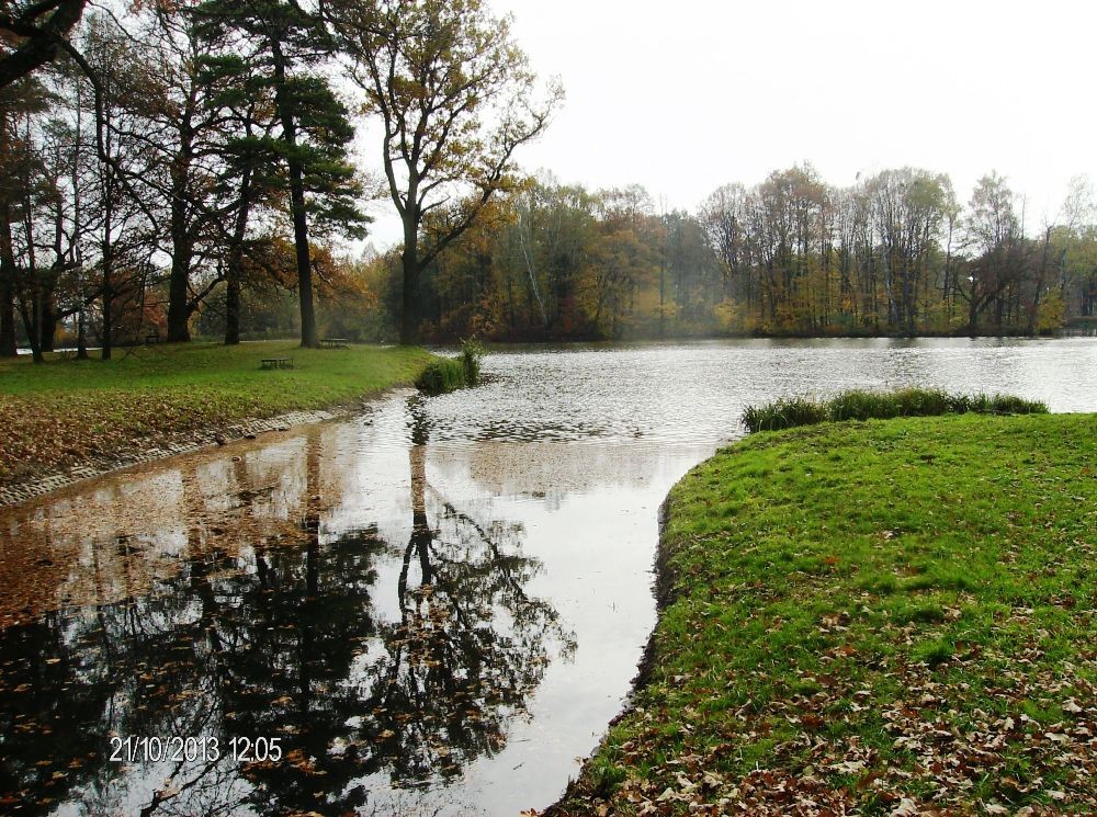 Pozostałe, PARK w ŚWIERKLAŃCU - Rozległe jeziorko ... lustrzane odbicie... stanęłam jak wryta w niemym  zachwycie...