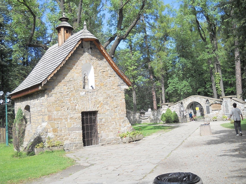 Pozostałe, Zakopane w  foto - pigułce. Część druga: Pęksowy Brzyzek. - Kaplica przy kościele. Wcześniejsza od samego kościółka.