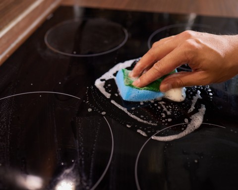 Rysy na płycie ceramicznej. Znajomy ze sklepu RTV i AGD poradził, co zrobić