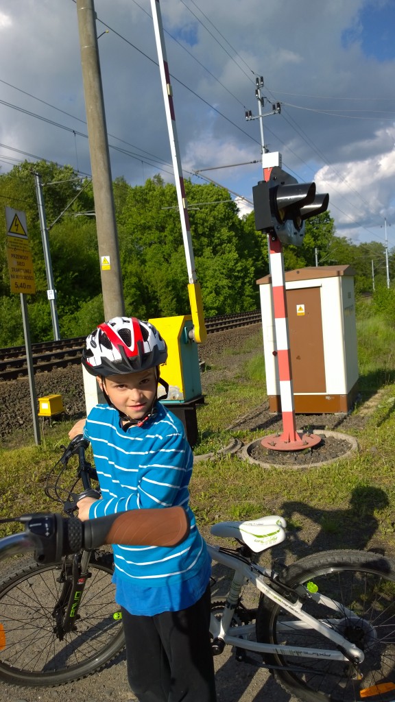 Pozostałe, Home Sweet Home:) - na widok tych torów moje dziecko mówi do mnie : mamo jesteśmy w unii europejskiej:))))))))))