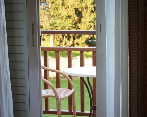 Jakie meble ogrodowe sprawdzą się na małym balkonie?