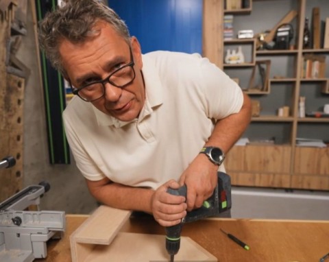 Jak zrobić szafkę na klucze do przedpokoju? Darek Stolarz pokazuje instrukcję krok po kroku