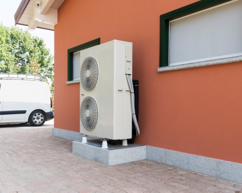 Jak działa powietrzna pompa ciepła i czy opłaca się ją zainstalować? Fakty i mity