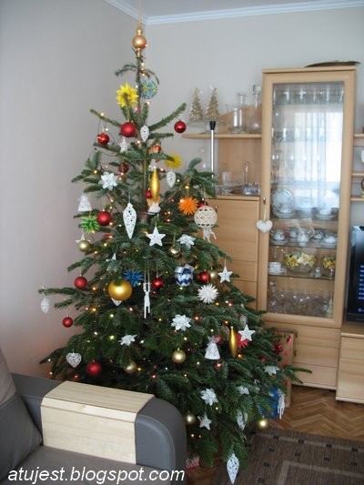 Dekoracje, Święta - Choinka - odgrzewane kotlety:).
Atmosfera świąteczna, a za chwilę będą już Wielkanocne.
#choinka#święta#Christmastree