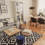 Salon, Szarość z drewnianymi akcentami - źródło: Pinterest