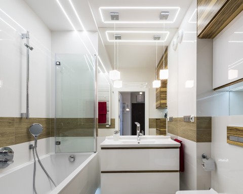 Oświetlenie łazienki – jakie lampy, ledy i halogeny wybrać?