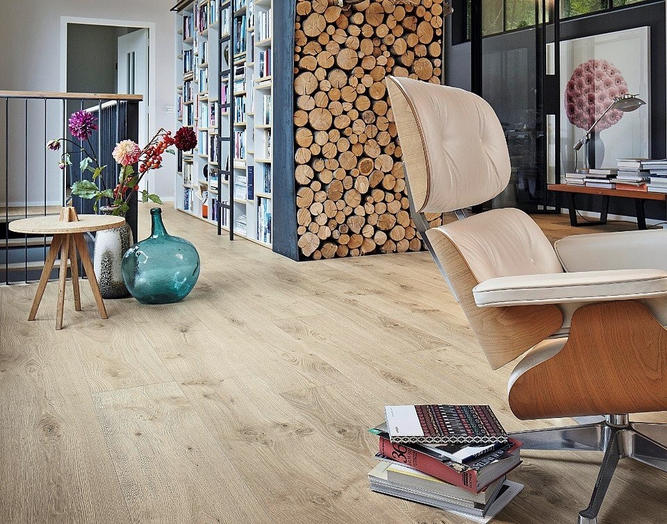Salon, podłogi z paneli - Panel podłogowe w klimacie drewna...