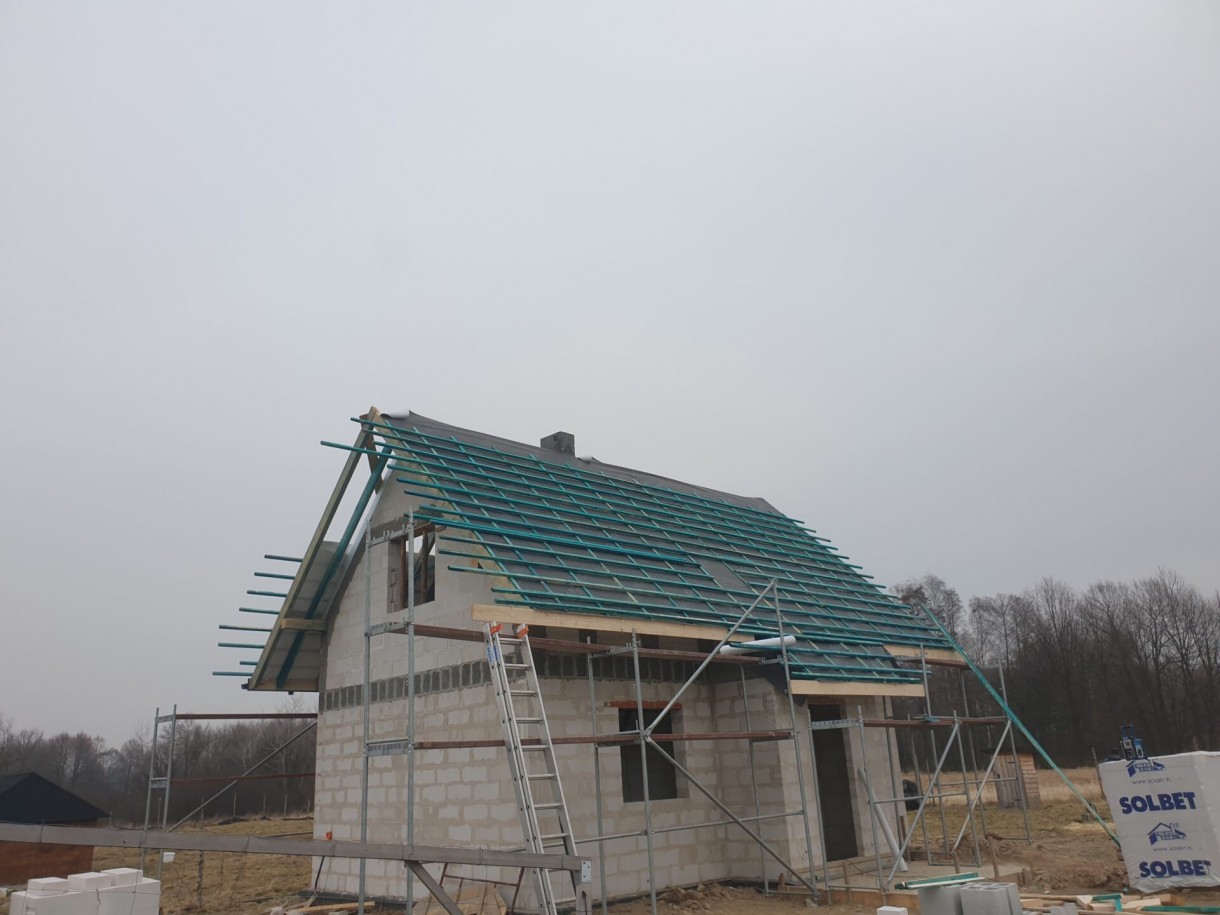 Pozostałe, Budowa dachu w małym domu w Jaśkowicach