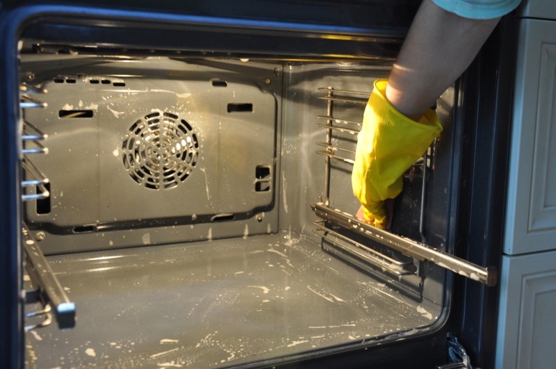 sposoby na czyszczenie piekarnika