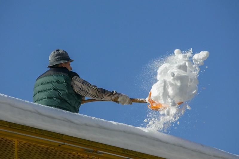 kto odpowiada za odśnieżanie dachu 