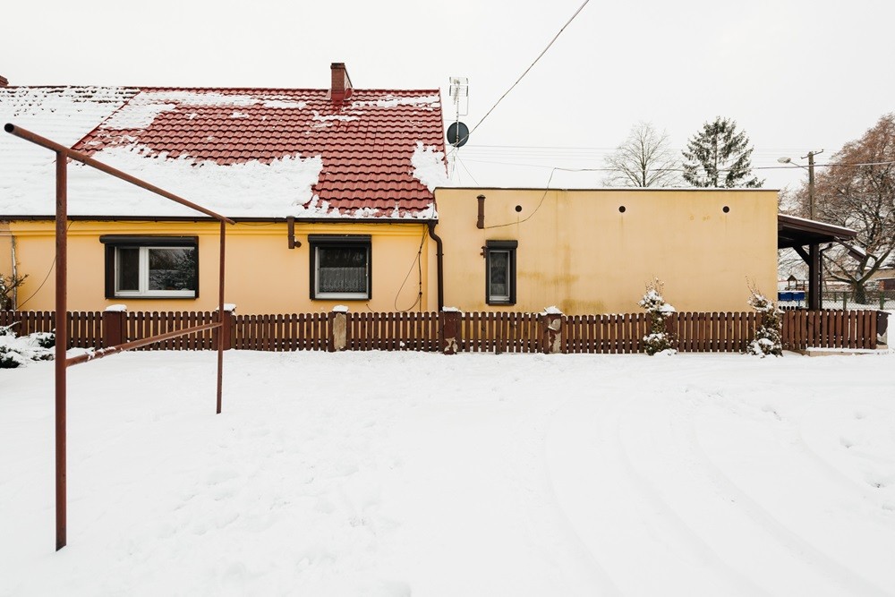 Nasz Nowy Dom, Nasz Nowy Dom: Lulin - W tym odcinku poznamy czteroosobową rodzinę: panią Marzenkę z dwiema córkami: Kingą (19 lat) i Julią (12 lat) oraz pana Sławomira. W ich domu rozprzestrzenia się grzyb, panuje wilgoć i unosi się dym z pieca.